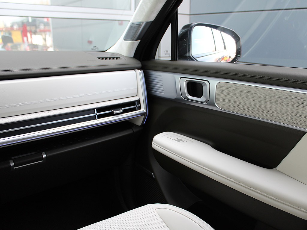 Hyundai Santa Fe 1,6 T-GDI HEV 4x4 7 míst MR26 CALLIGRAPHY