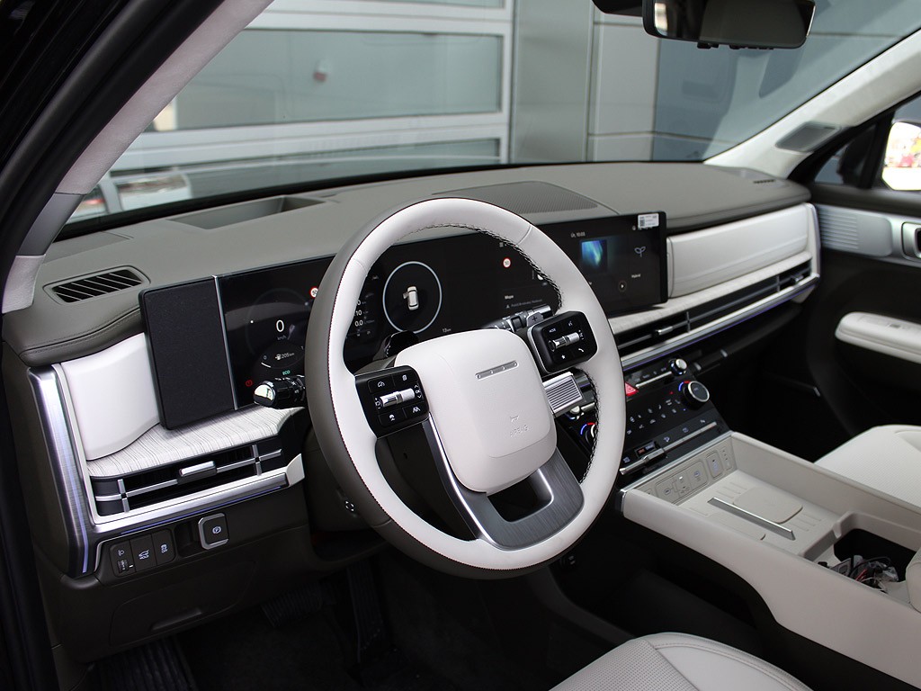 Hyundai Santa Fe 1,6 T-GDI HEV 4x4 7 míst MR26 CALLIGRAPHY