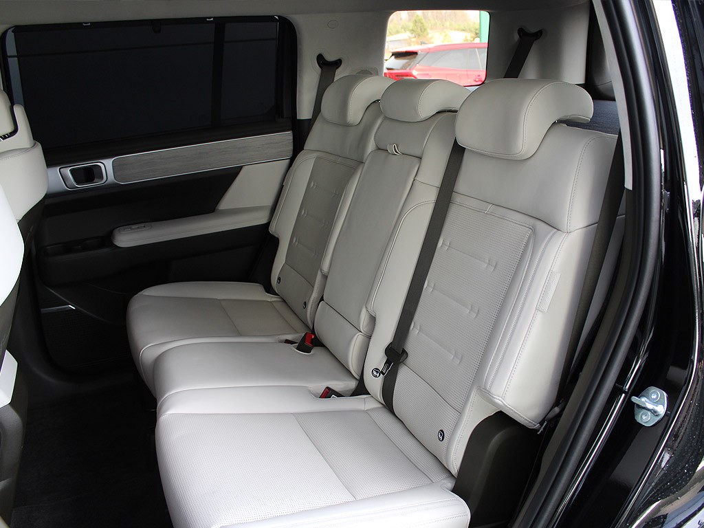 Hyundai Santa Fe 1,6 T-GDI HEV 4x4 7 míst MR26 CALLIGRAPHY