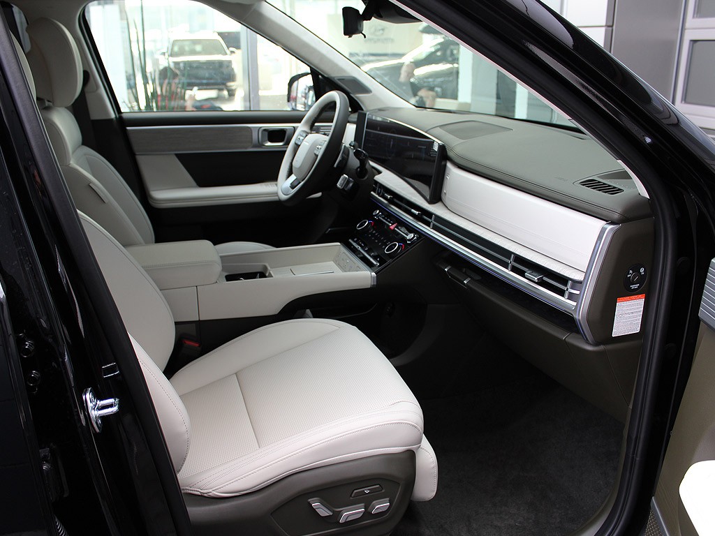 Hyundai Santa Fe 1,6 T-GDI HEV 4x4 7 míst MR26 CALLIGRAPHY