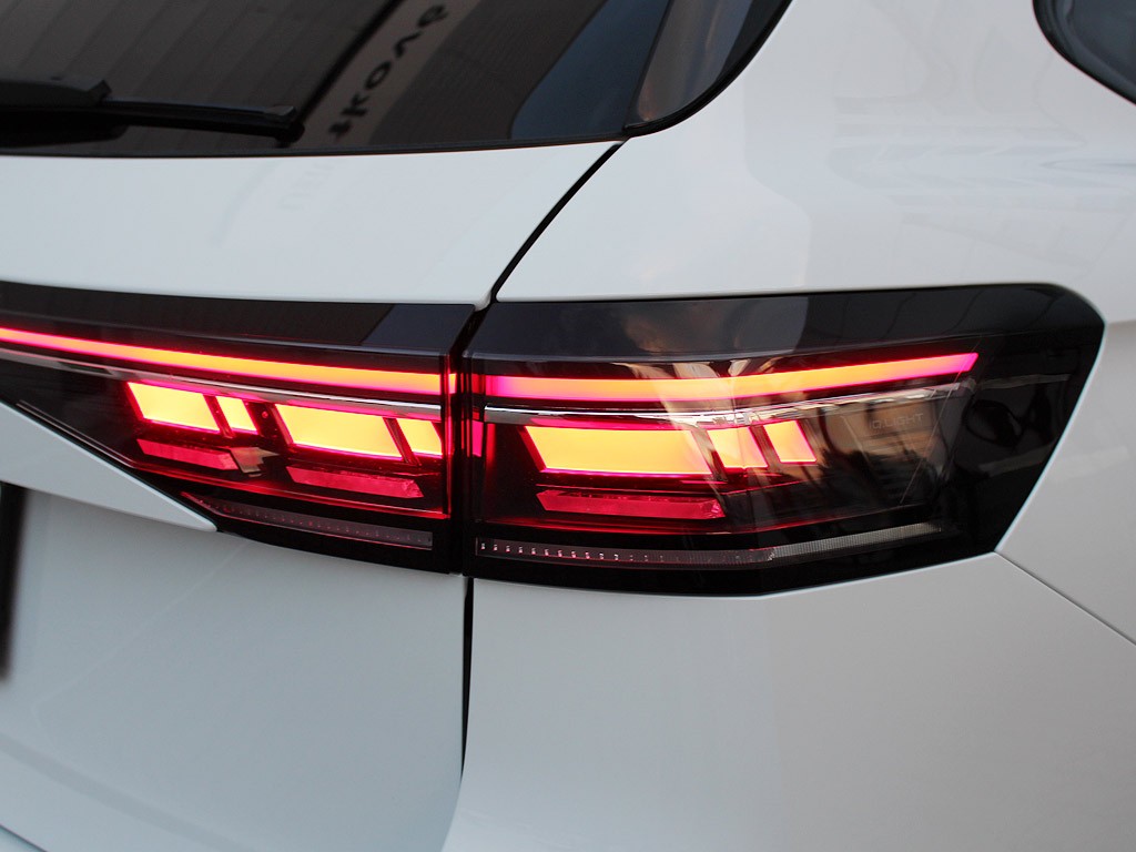 Volkswagen Passat 2,0 TDI 110 kW 7DSG 110KW/150PS R-Line