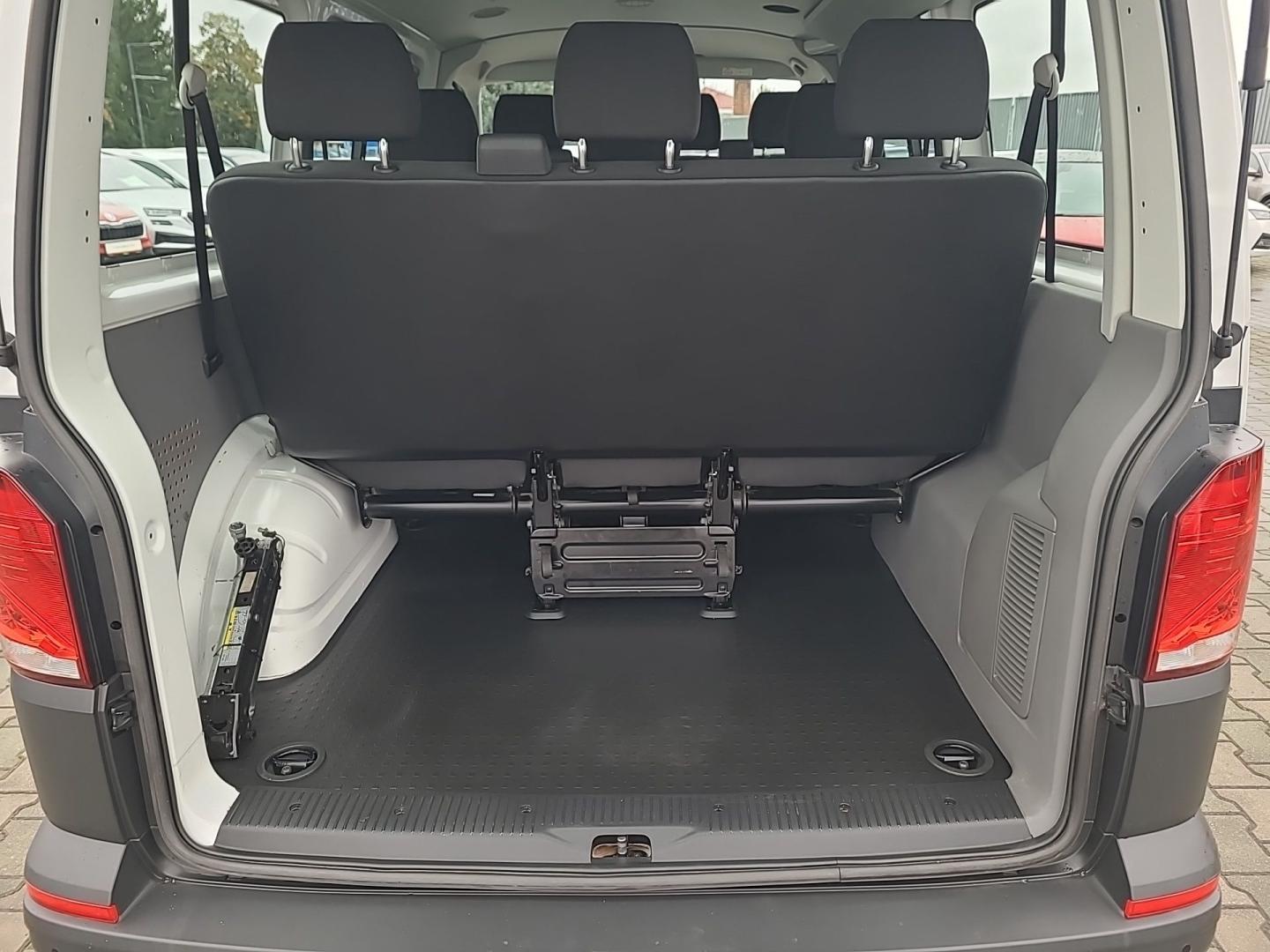 Volkswagen Transporter 2.0 TDI / 110 kW DSG 9 míst