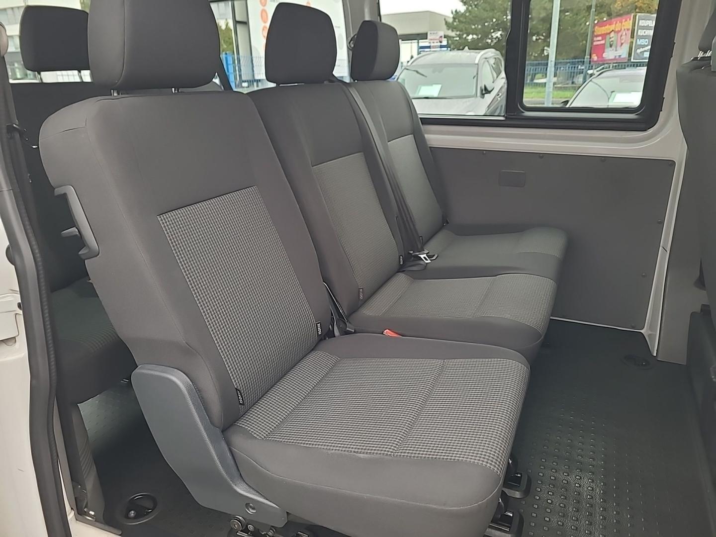 Volkswagen Transporter 2.0 TDI / 110 kW DSG 9 míst