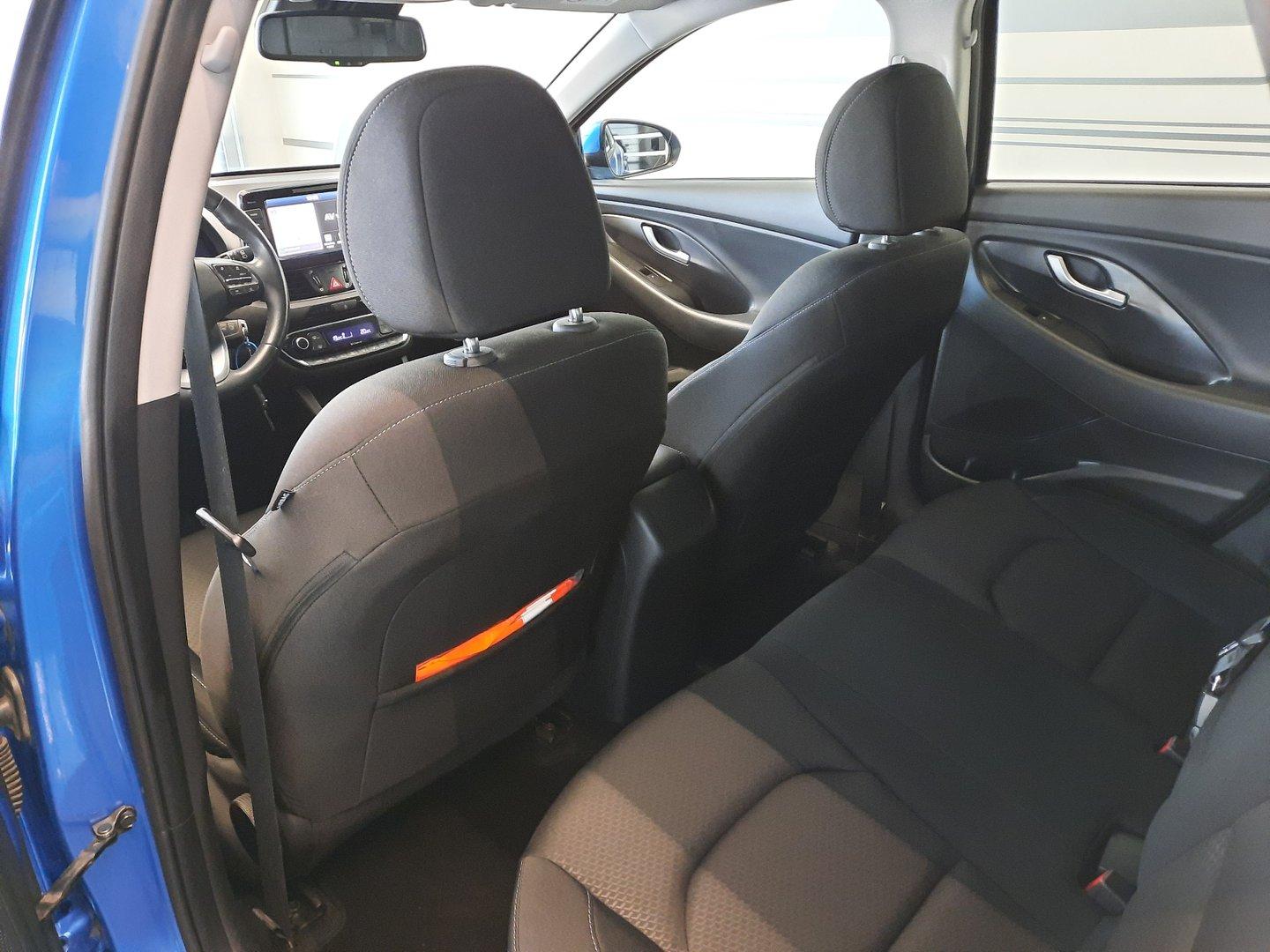 Hyundai i30 1.6 CRDI (81kW/110k), Automat Trikolor