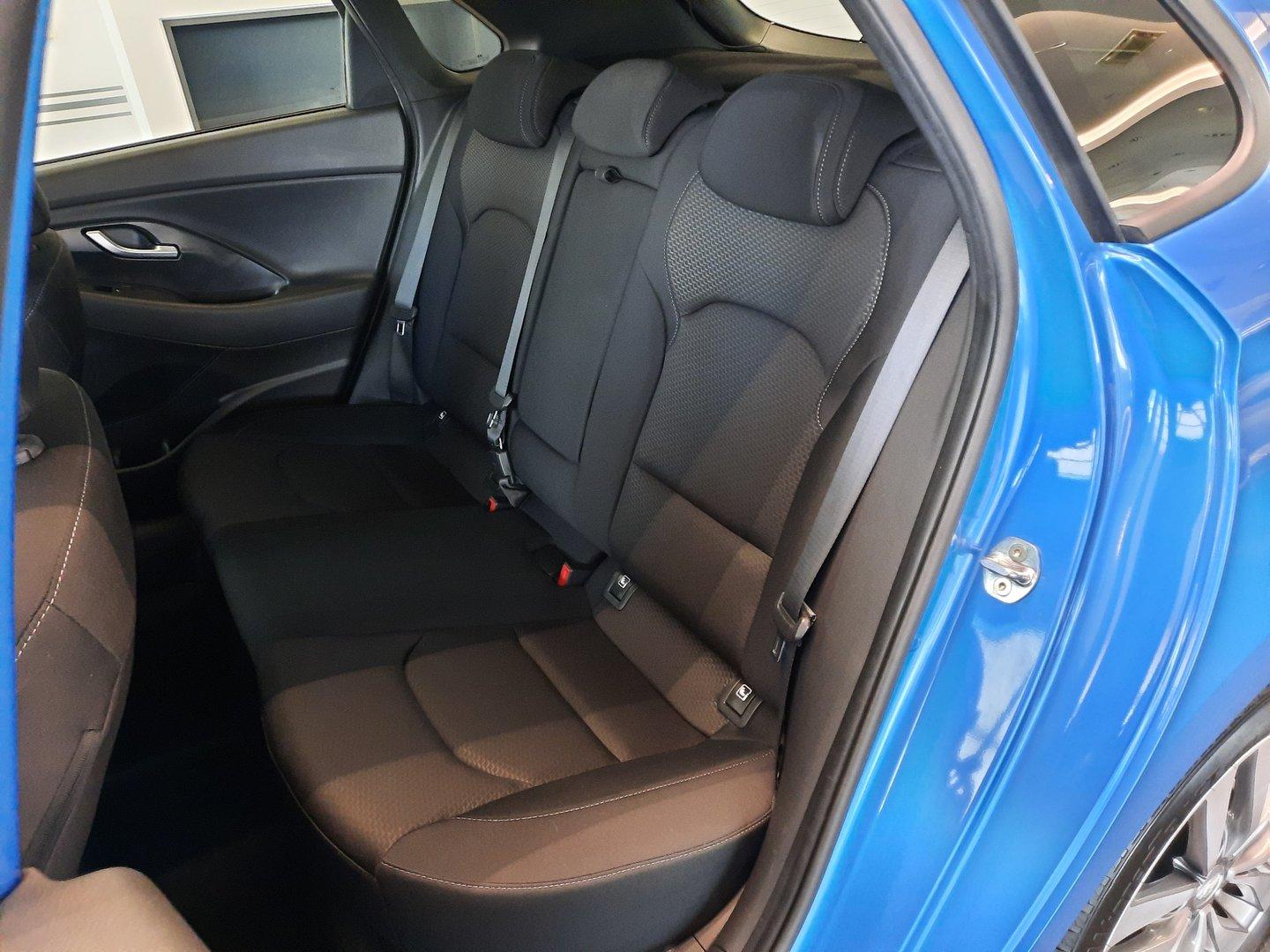 Hyundai i30 1.6 CRDI (81kW/110k), Automat Trikolor