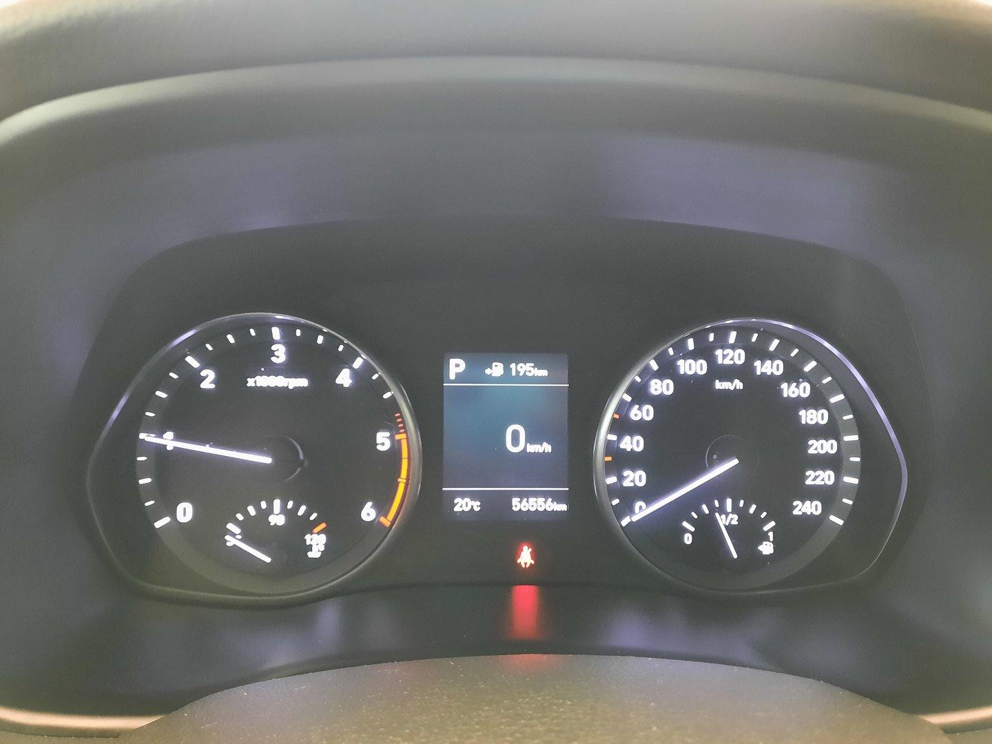 Hyundai i30 1.6 CRDI (81kW/110k), Automat Trikolor