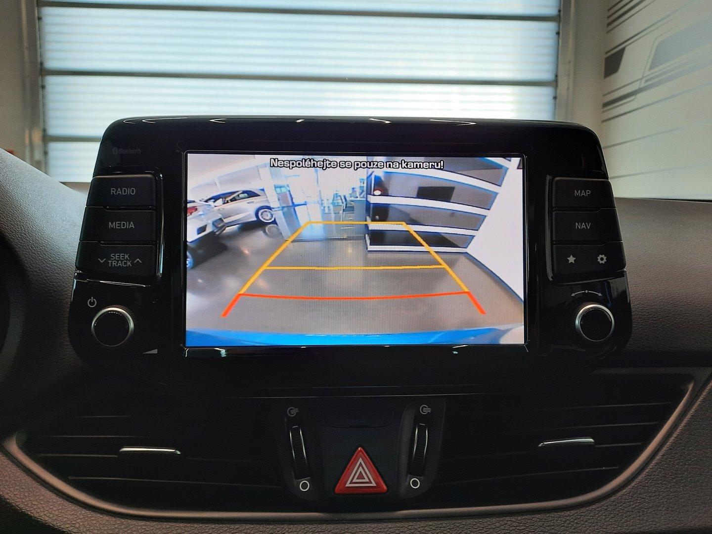 Hyundai i30 1.6 CRDI (81kW/110k), Automat Trikolor