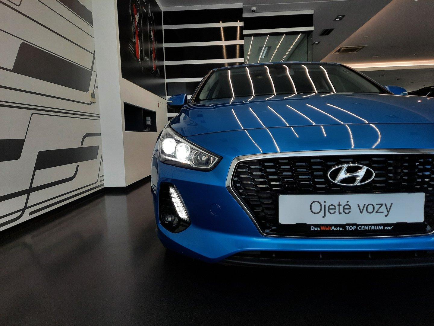 Hyundai i30 1.6 CRDI (81kW/110k), Automat Trikolor