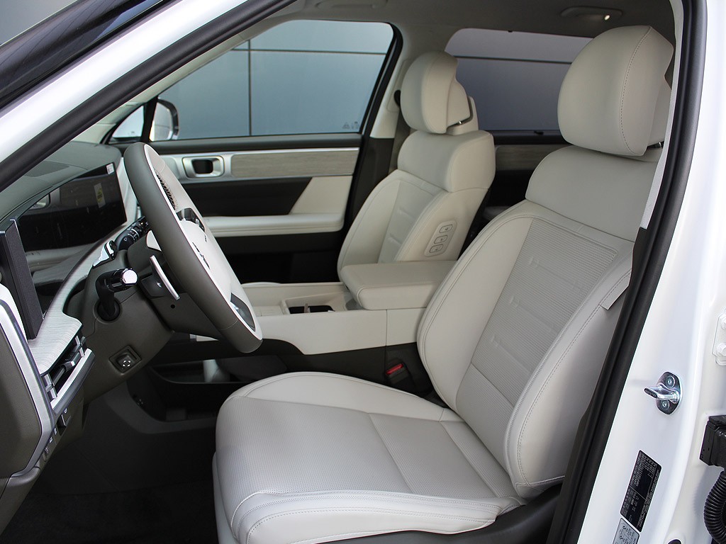 Hyundai Santa Fe 1,6 T-GDI HEV 4x4 7 míst MR26 CALLIGRAPHY