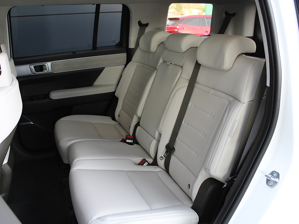 Hyundai Santa Fe 1,6 T-GDI HEV 4x4 7 míst MR26 CALLIGRAPHY