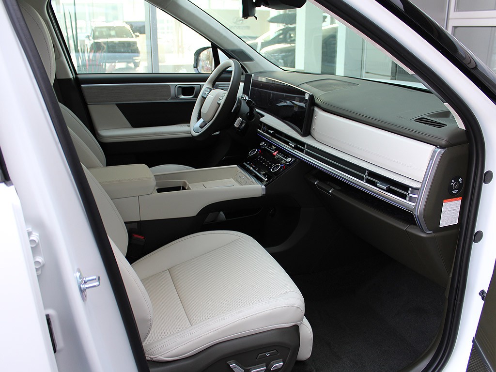 Hyundai Santa Fe 1,6 T-GDI HEV 4x4 7 míst MR26 CALLIGRAPHY