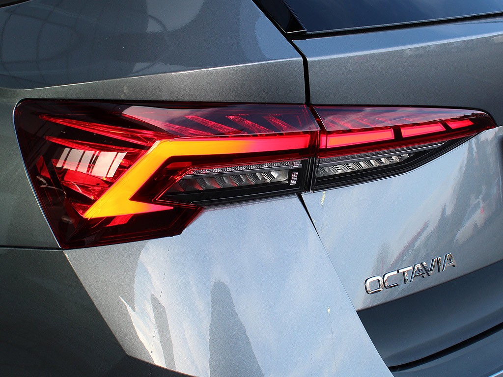 Škoda Octavia Combi 2,0TDI 110kW 7-stup. DSG Dynamic