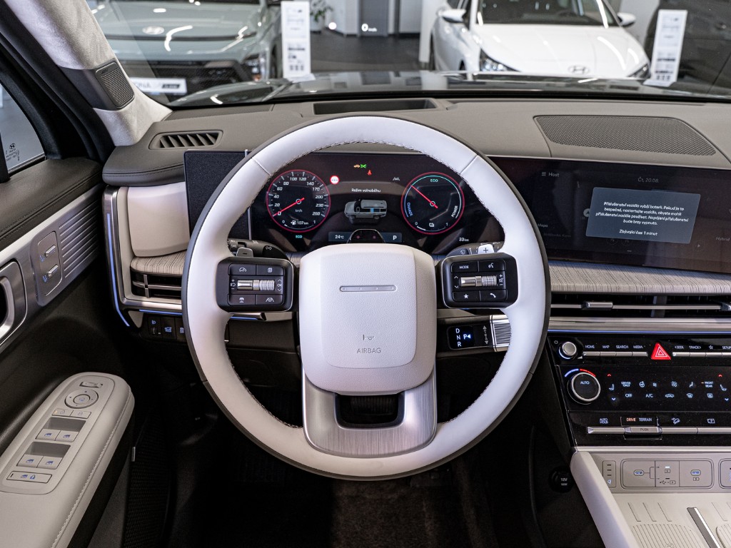 Hyundai Santa Fe 1,6 T-GDI HEV 4x4 7 míst MR26 CALLIGRAPHY
