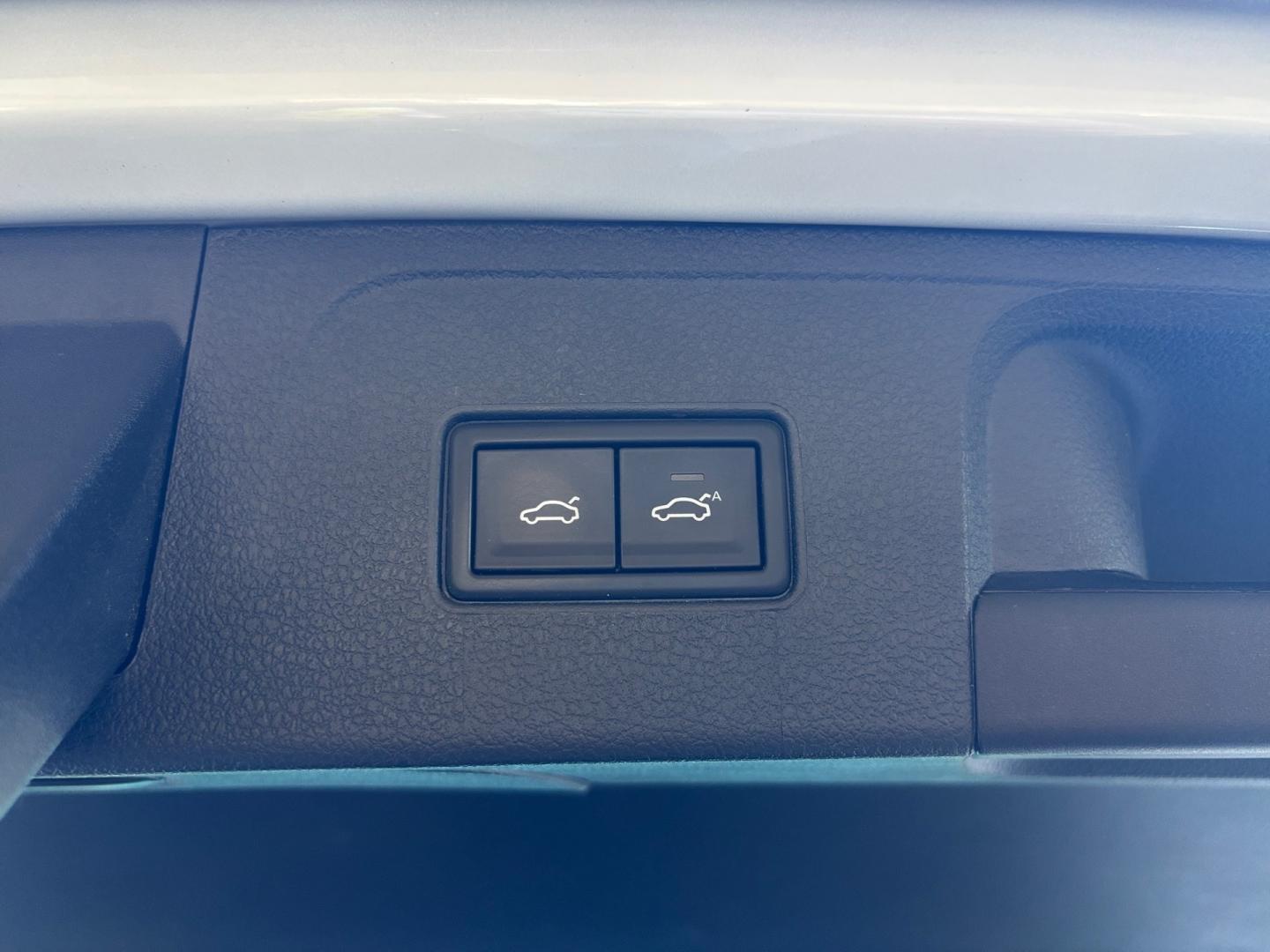 Volkswagen Passat Variant 2,0 TSI / 140 kW Elegance DSG