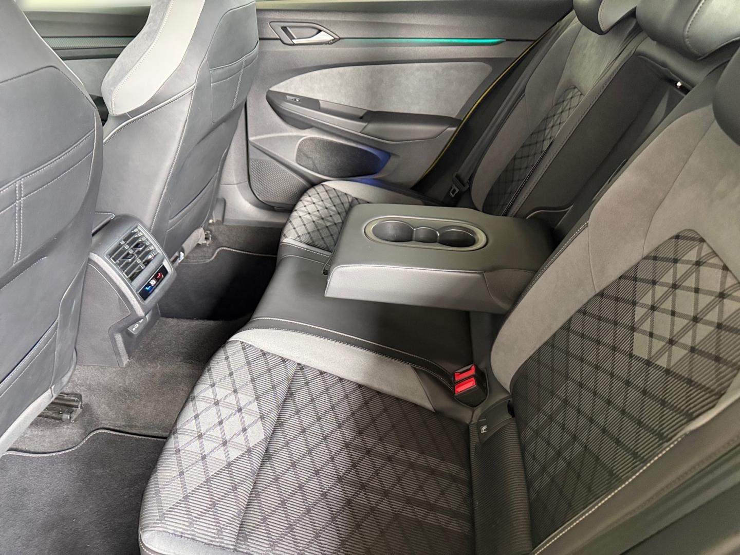 Volkswagen Golf Variant 1,5 eTSI / 110 kW R-line DSG MHEV