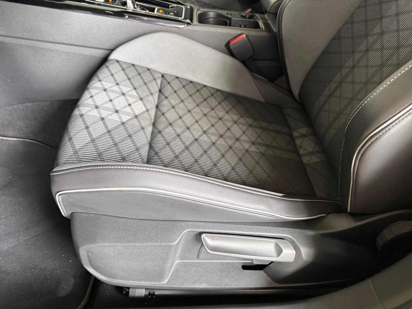 Volkswagen Golf Variant 1,5 eTSI / 110 kW R-line DSG MHEV