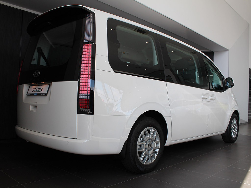 Hyundai Staria 1,6 T-GDI HEV 9 míst SMART
