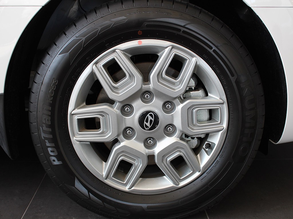 Hyundai Staria 1,6 T-GDI HEV 9 míst SMART