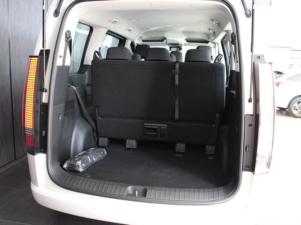 Hyundai Staria 1,6 T-GDI HEV 9 míst SMART