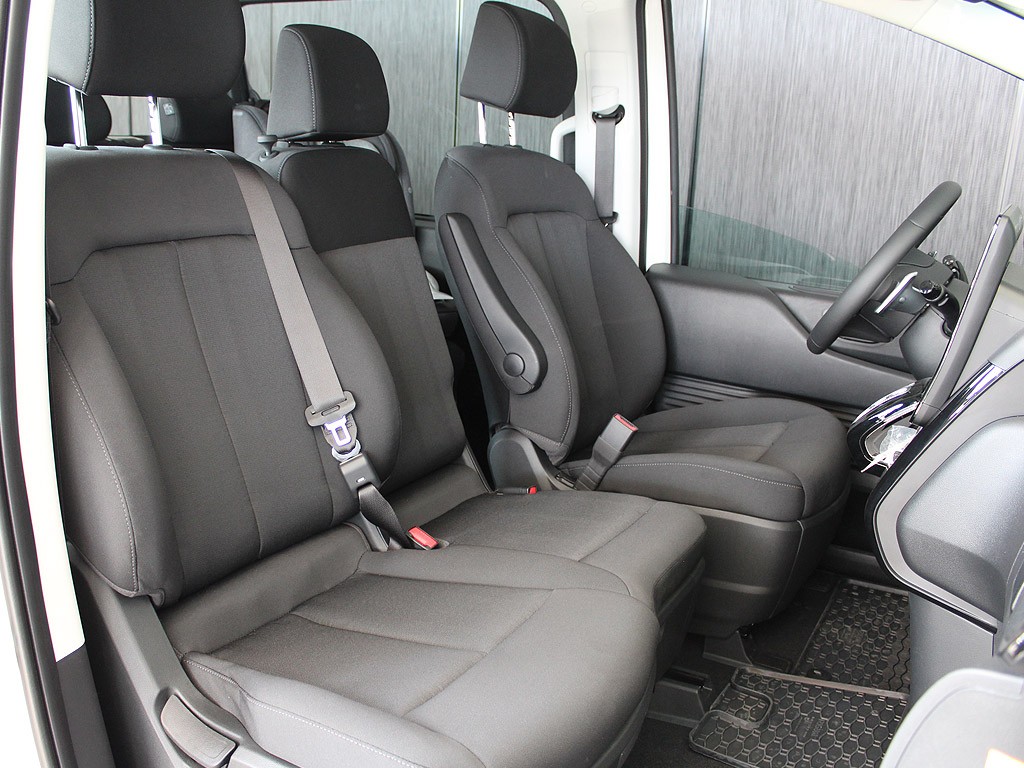Hyundai Staria 1,6 T-GDI HEV 9 míst SMART