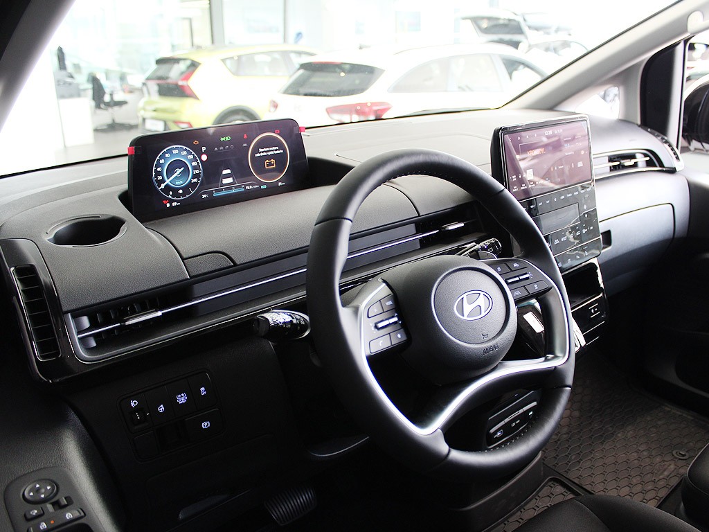 Hyundai Staria 1,6 T-GDI HEV 9 míst SMART