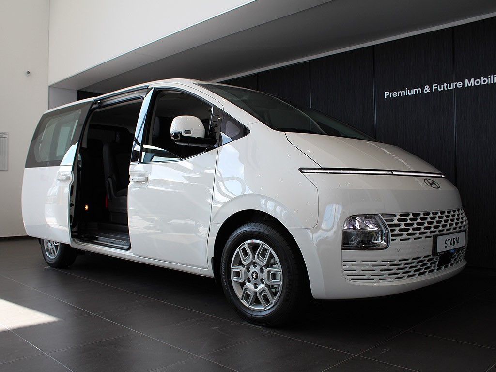 Hyundai Staria 1,6 T-GDI HEV 9 míst SMART