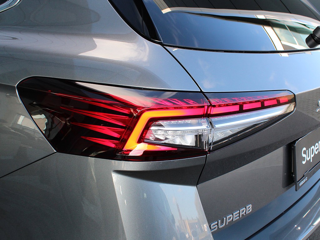Škoda Superb Combi 2,0TDI 142kW 7-stup. DSG 4x4 Laurin & Klement
