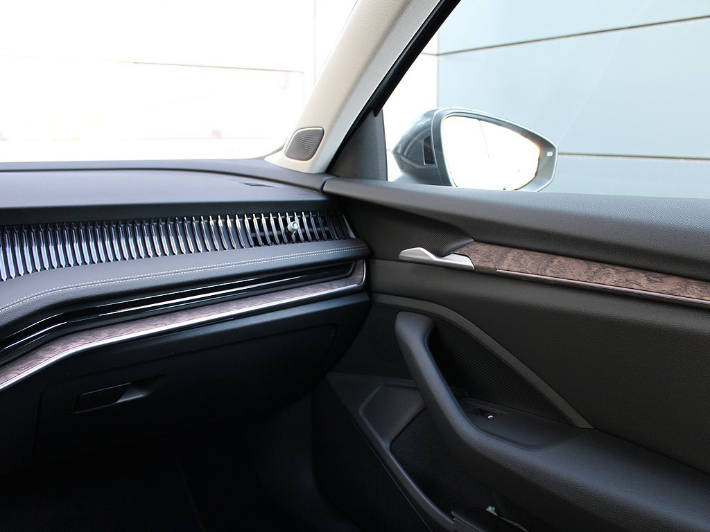 Škoda Superb Combi 2,0TDI 142kW 7-stup. DSG 4x4 Laurin & Klement