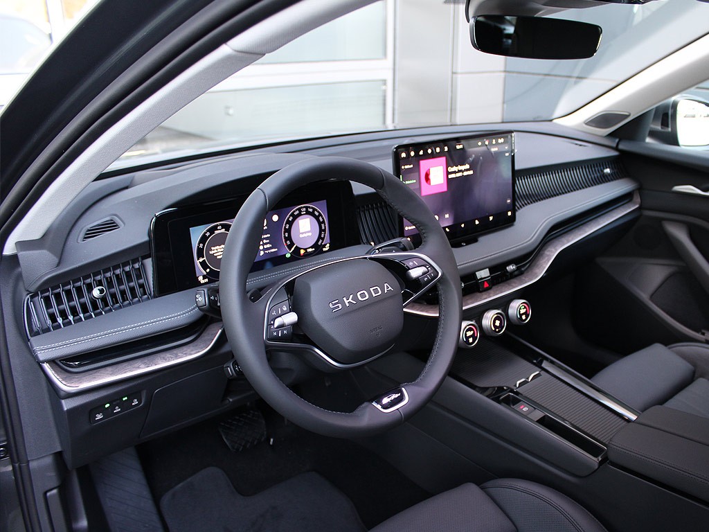 Škoda Superb Combi 2,0TDI 142kW 7-stup. DSG 4x4 Laurin & Klement