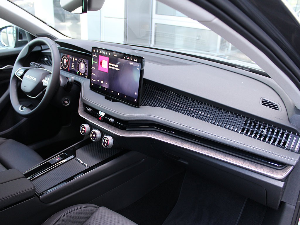 Škoda Superb Combi 2,0TDI 142kW 7-stup. DSG 4x4 Laurin & Klement