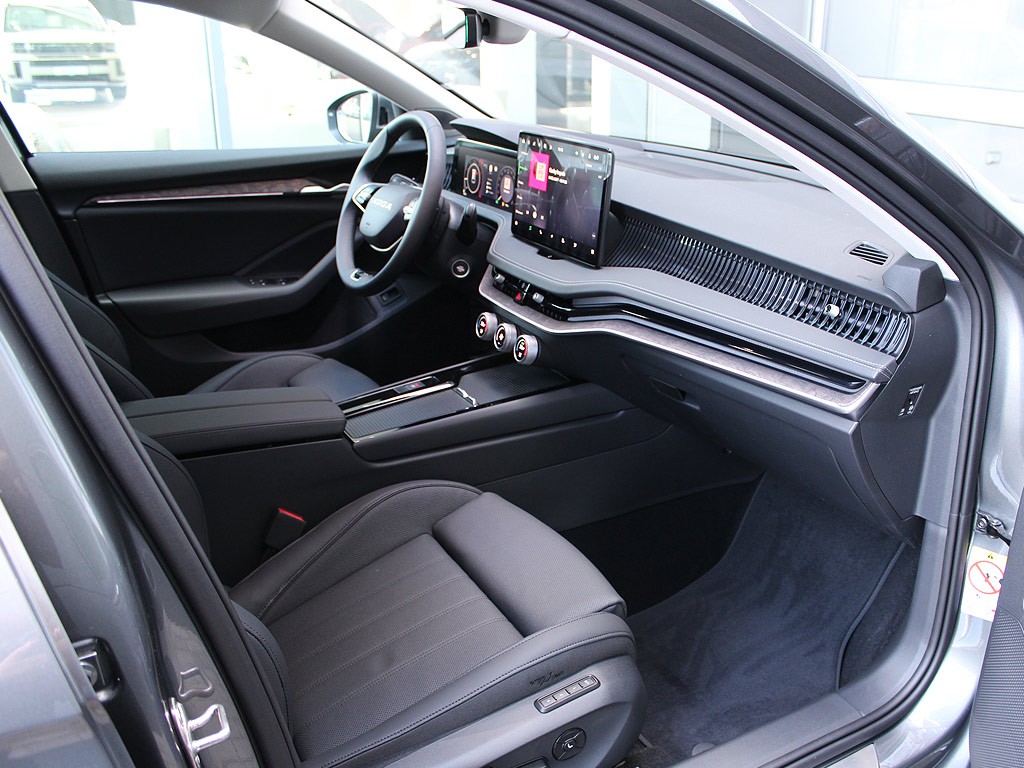 Škoda Superb Combi 2,0TDI 142kW 7-stup. DSG 4x4 Laurin & Klement
