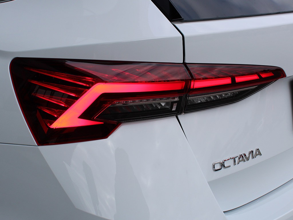 Škoda Octavia Combi 2,0TDI 110kW 7-stup. DSG Top Selection