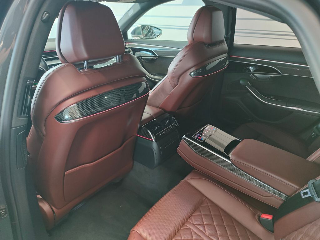 Audi S8 4.0 TFSI quattro (420kW/572k) Tiptronic