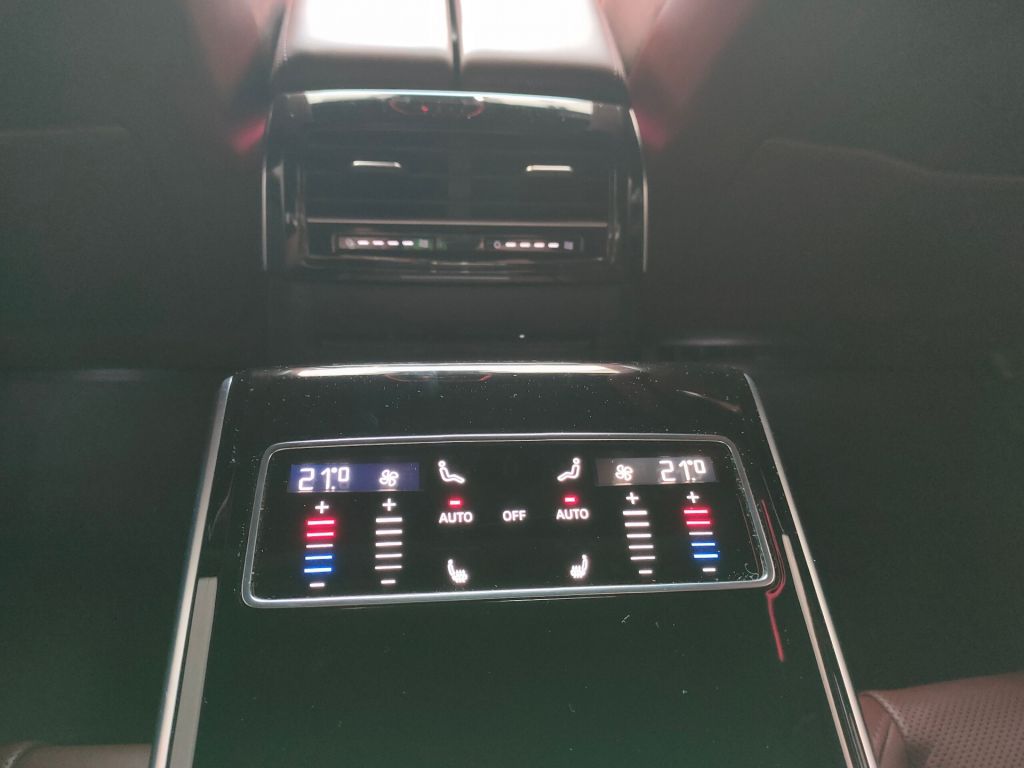 Audi S8 4.0 TFSI quattro (420kW/572k) Tiptronic