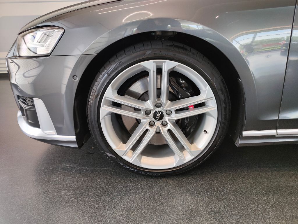 Audi S8 4.0 TFSI quattro (420kW/572k) Tiptronic