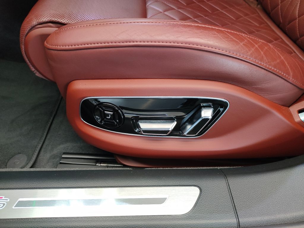Audi S8 4.0 TFSI quattro (420kW/572k) Tiptronic