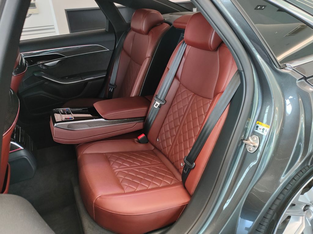 Audi S8 4.0 TFSI quattro (420kW/572k) Tiptronic