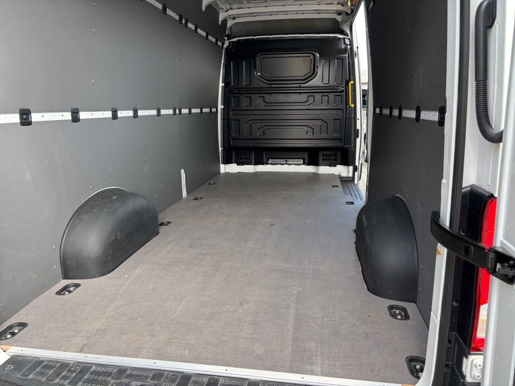 Volkswagen Crafter - skříňový vůz 2,0 TDI / 103 kW