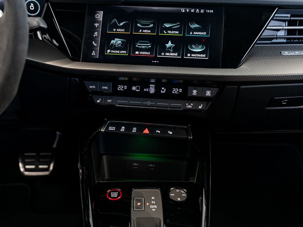 Audi RS3 2.5 TFSI quattro (294kW/400k) Limuzína