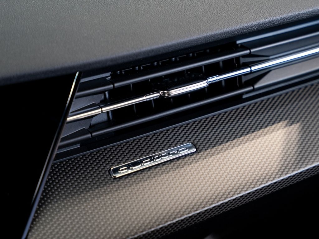 Audi RS3 2.5 TFSI quattro (294kW/400k) Limuzína