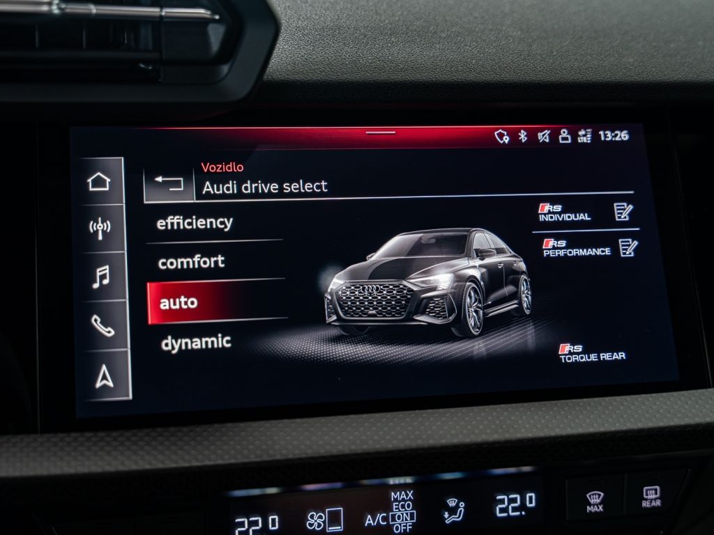 Audi RS3 2.5 TFSI quattro (294kW/400k) Limuzína